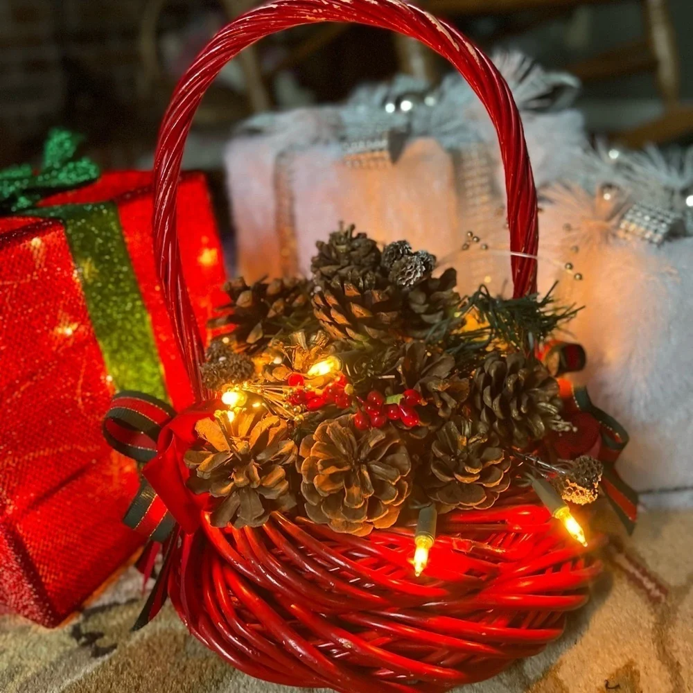 Rare Vintage 1972 Christmas Pinecone Berries Light up Red Wicker Basket Decor